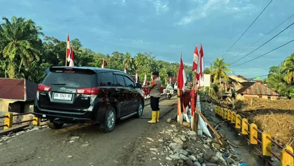 Brimob Polda Sumut Bangun Sumur Bor dan Bersihkan Saluran Air