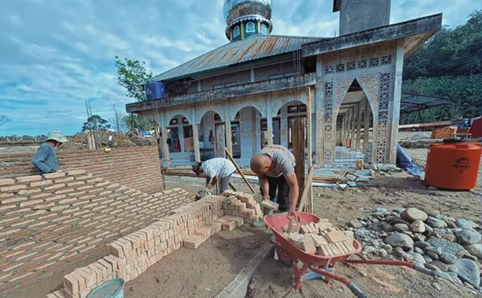 Brimob Poldasu Terus Bergerak Pulihkan Kehidupan Warga Pascabencana di Batang Toru