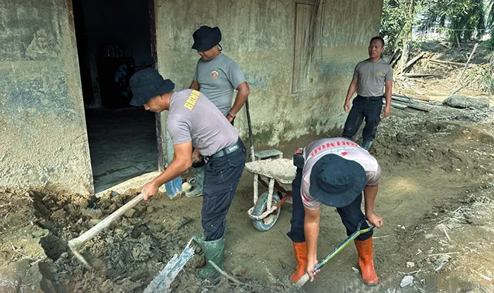 Brimob dan Warga Gotong Royong, Dapur Lapangan dan Kerja Bakti di Aek Ngadol