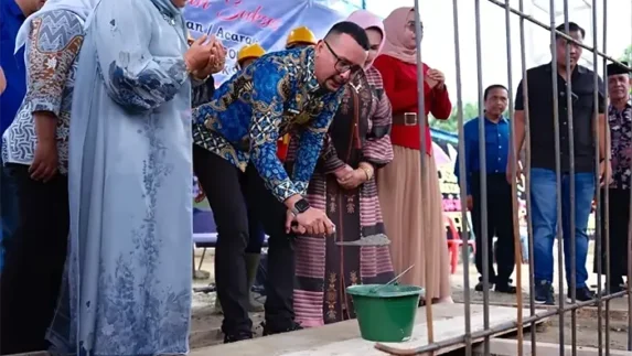Bupati Labusel Letakkan Batu Pertama Pembangunan RSU Nur’Aini Bloksongo