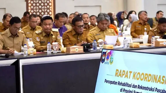 Bupati Tapteng Hadiri Rapat Koordinasi Percepatan Rahabilitasi Pascabencana Sumut
