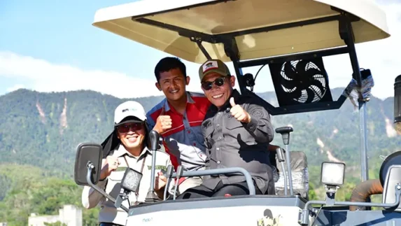 Bupati Tapteng Turun Langsung Tinjau Normalisasi Sungai dan Sawah Pascabanjir Bandang