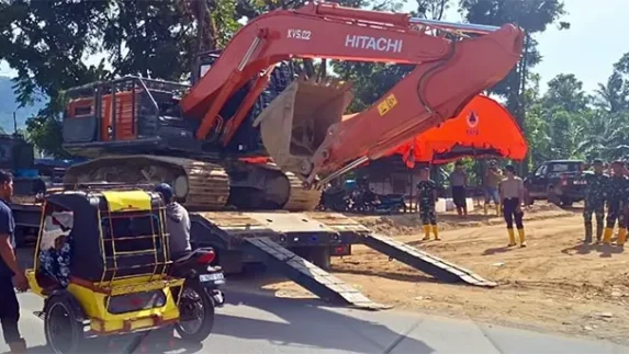 Operasi Aman Nusa II, Brimob Hadir Bantu Warga Terdampak Bencana