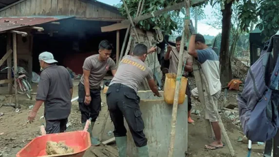 Pemulihan Berkelanjutan Pascabencana, Brimob Batalyon C Bantu Warga Batang Toru Bangkit