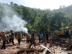 Percepat Pemulihan, Dinas Lingkungan Hidup Tapteng Gotong-royong bersama Komunitas Cendekia Kreatif Indonesia Sumut