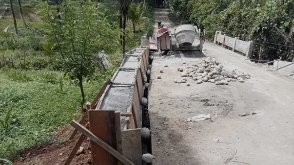 Renovasi Jembatan di Jalan Bloc C Tanpa Plang Diduga Proyek Ajang Korupsi