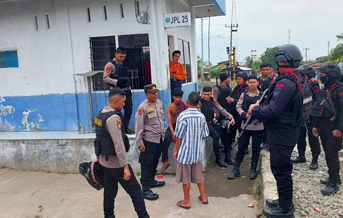 Sapu Bersih Gangguan Kamtibmas, Brimob Polda Sumut dan Polres Pelabuhan Belawan Tunjukkan Kehadiran Negara
