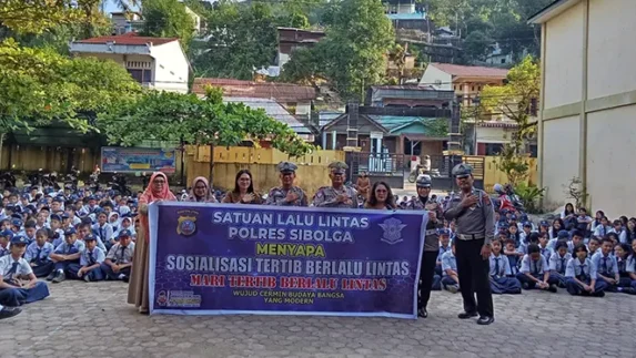 Satuan Lalu Lintas Polres Sibolga Gelar Police Goes to School di SMPN 2 Sibolga