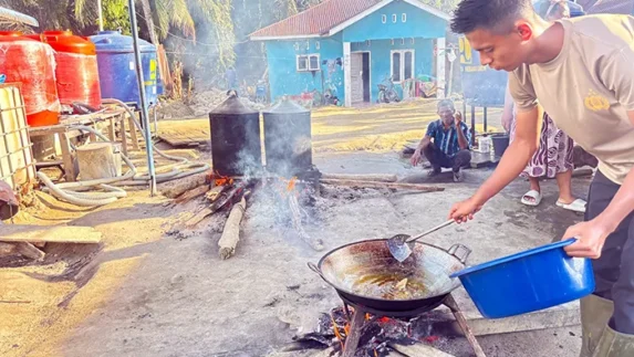 Sediakan Dapur Lapangan Hingga Bersihkan Rumah Warga, Polda Sumut Terus Hadir Pascabencana Batang Toru