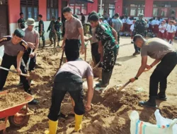 Sekolah Terdampak Bencana Dibersihkan, Brimob-TNI Percepat Pemulihan Pendidikan di Tapteng