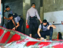 Taruna Akpol Wujudkan Pengabdian Nyata Bersihkan Musala Babul Falah