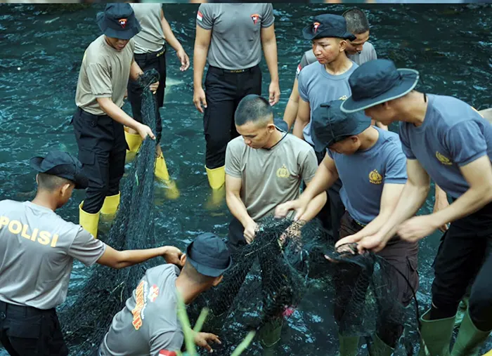 Aksi Jumat Bersih Brimob Sumut, Bukti Kehadiran Polri di Tengah Masyarakat