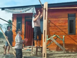 Bersama Warga Bangun Kembali Desa, Brimob Batalyon C Hadir di Lokasi Huntara