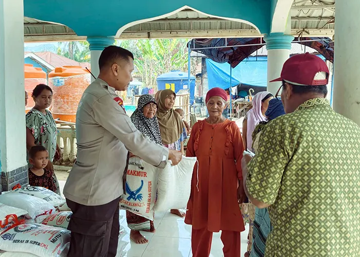 Brimob Batalyon C Menyatu dengan Warga, Bangun Huntara dan Salurkan Ratusan Sak Beras