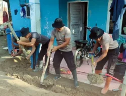 Brimob Polda Sumut Bantu Kebutuhan Dasar Warga Aek Ngadol