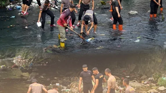 Brimob Sumut Turun ke Sungai, Aksi Nyata Jaga Kehidupan dan Masa Depan Kota Medan