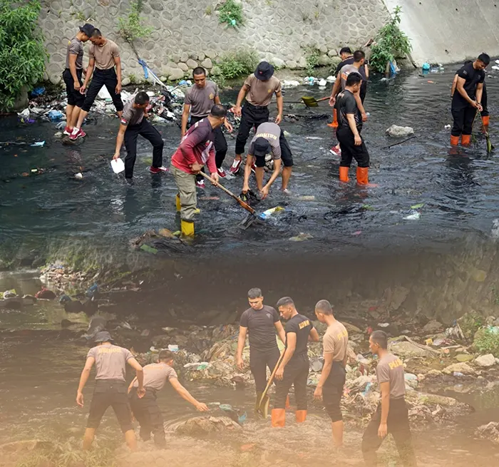 Brimob Sumut Turun ke Sungai, Aksi Nyata Jaga Kehidupan dan Masa Depan Kota Medan