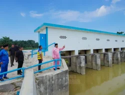 Bupati Baharuddin Tinjau Langsung Pembangunan Penahan Tanah dan Bendungan Tanah Merah