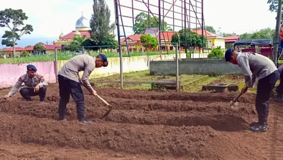 Dari Lahan Kosong Jadi Sumber Pangan, Brimob Sumut Kembangkan P2L di Batalyon C