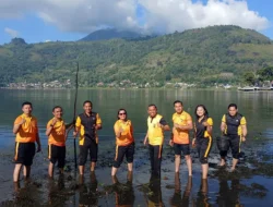 Kapolres Samosir Ganti Olahraga dengan Aksi Bersih-bersih di Water Front Pangururan dan Tepi Danau Toba