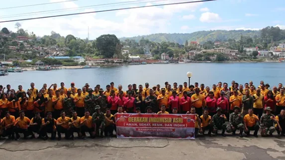 Kapolres Simalungun Pimpin Ratusan Personel Bersihkan Kawasan Wisata Danau Toba