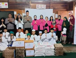 Kapolres dan Ketua Bhayangkari Cabang Pakpak Bharat Kunjungi Ponpes serta Masjid