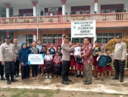 Kapolri Salurkan Ratusan Paket Perlengkapan Sekolah untuk Siswa Terdampak Bencana di Tapteng