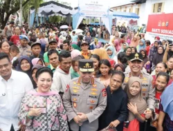 Kapolri dan Ketua Komisi IV DPR RI Salurkan 16 Truk Bantuan untuk Korban Bencana di Tapteng