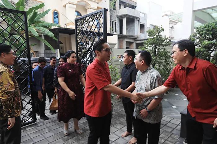 Perayaan Imlek 2577, Rico Waas Didampingi Istri Kunjungi Rumah Tokoh Tionghoa Sumut