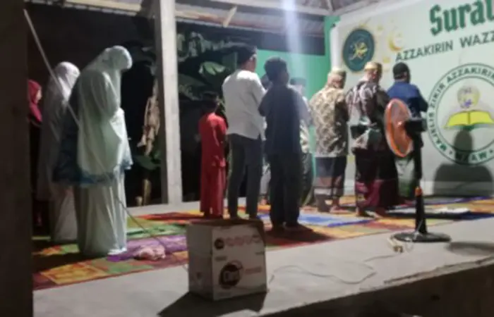 Salat Tarawih Perdana di Surau Azzakirin Wazzakirat Kota Medan