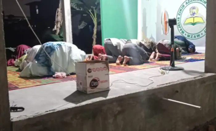 Salat Tarawih Perdana di Surau Azzakirin Wazzakirat Kota Medan