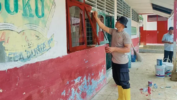 Sinergi Brimob Percepat Pemulihan Masjid dan Sekolah Terdampak Banjir