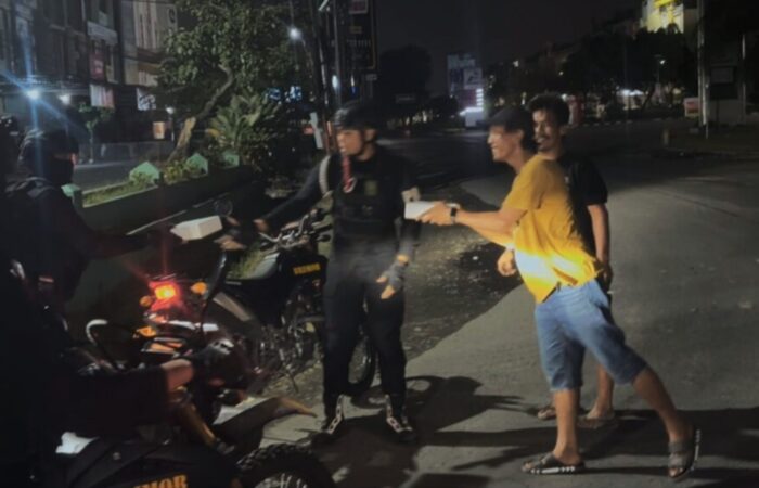Sahur On The Road, Wujud Kepedulian Personel Batalyon A Pelopor Satuan Brimob Polda Sumut di Dini Hari Ramadan