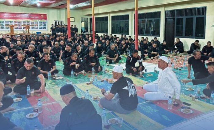 Pererat Kebersamaan di Bulan Ramadan, Dansat Brimob Polda Sumut Pimpin Buka Puasa Bersama Personel Batalyon C