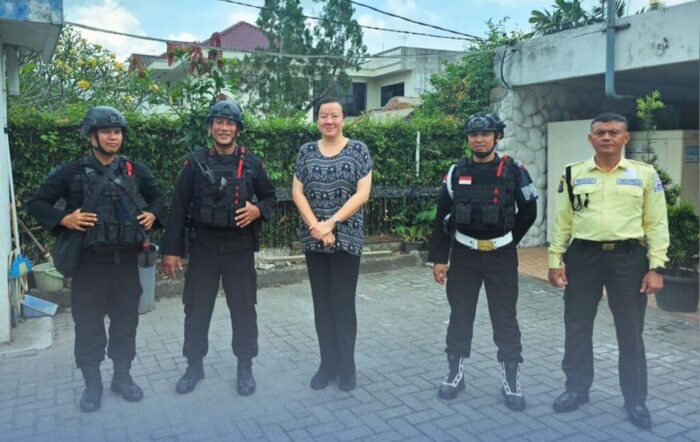 Brimob Sumut Lakukan Patroli Preventif di Kantor Konsulat Asing di Kota Medan