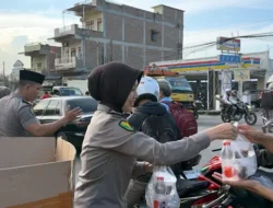 Biddokkes Polda Sumut Bagikan Takjil Gratis, Wujud Kepedulian di Bulan Ramadan