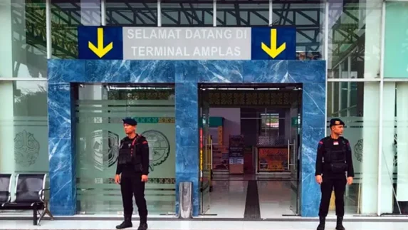 Brimob Polda Sumut Lakukan Pemantauan Keamanan di Terminal Amplas