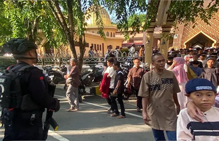 Brimob Sumut Amankan Salat Idulfitri di Kota Sibolga dengan Humanis dan Profesional