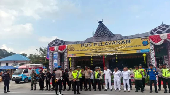 Brimob Sumut Siaga Penuh di Ajibata, Kawal Lonjakan Penumpang dalam Ops Ketupat 2026