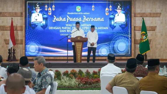 Buka Puasa Bersama Relawan, Rico Waas Ajak Satukan Tekad Majukan Kota Medan