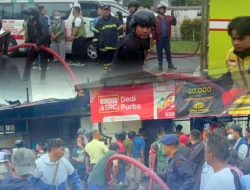 Gerak Cepat Brimob Polda Sumut Bantu Padamkan Kebakaran di Pematangsiantar