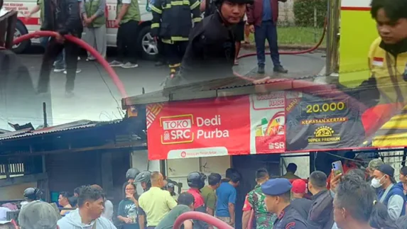 Gerak Cepat Brimob Polda Sumut Bantu Padamkan Kebakaran di Pematangsiantar