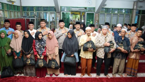 Polda Sumut dan Polres Pelabuhan Belawan Gelar Safari Ramadan di Masjid Al-Muttaqin