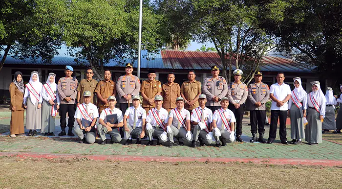 Kapolres Langkat Pimpin Upacara di SMAN 1 Stabat