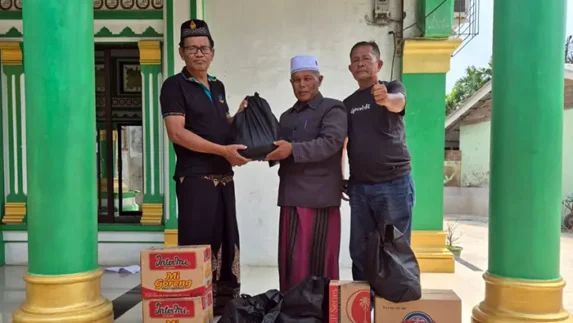 Penghujung Ramadan, Ketum PB Pendawa Indonesia H Ruslan SH Berikan Santunan ke Panti Asuhan Al-Munawwaroh Patumbak