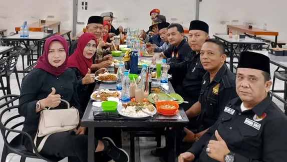 Ramadan Penuh Berkah, DPW Pendawa Sumut Gelar Sahur Bersama di Warkop Agam Kampus HM Joni