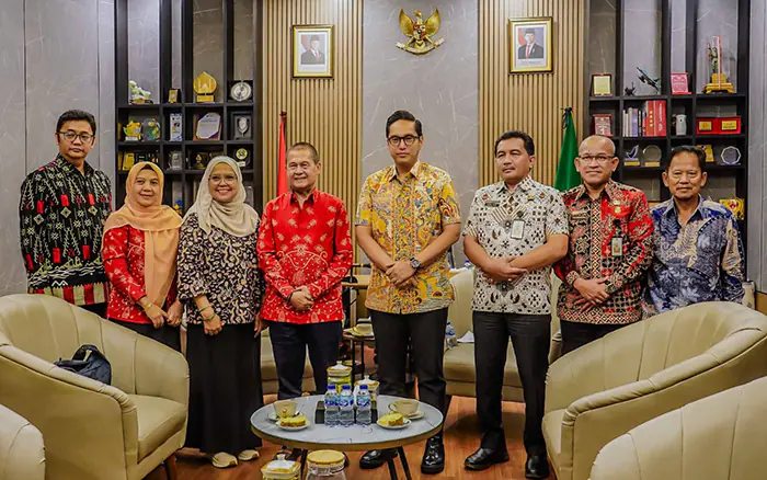 Rico Waas Tekankan Peran Apoteker dalam Perawatan dan Edukasi Obat Kepada Masyarakat