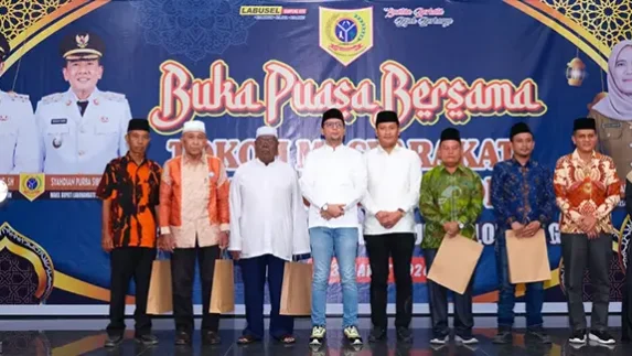 Safari Ramadan di Teluk Panji, Bupati Fery: Labusel Kampung Kita, Kita Bangun, Kita Jaga, Kita Rawat