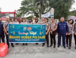 Semangat Ramadan, Bid Humas Polda Sumut Turun ke Jalan Berbagi Takjil untuk Masyarakat
