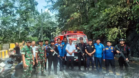 Sigap di Tengah Karhutla, Brimob Sumut Amankan Jalur Lintas Siborongborong–Parapat